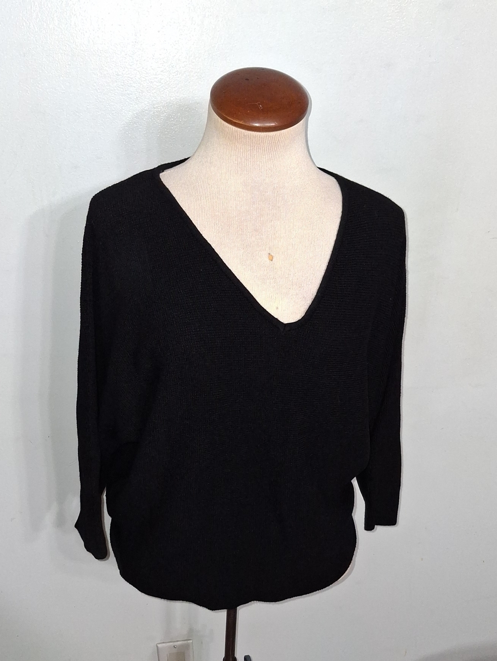 Cyrus/ Black V-Neck Women's Sweater- W Sz Medium